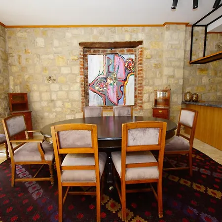 Atrium Tas 酒店 3*